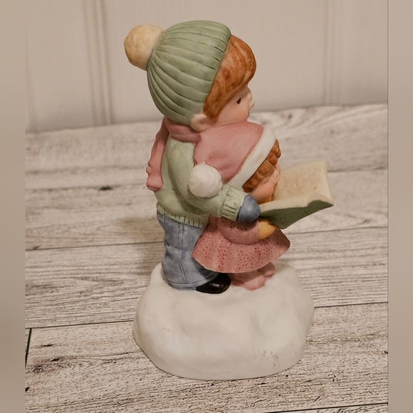 Vintage 1985 Avon Joy to the World Handpainted Porcelain Music Box Carolers - Picture 5 of 9